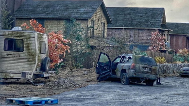 Fotky z natáčení seriálového The Last of Us ukazují slušnou apokalypsu